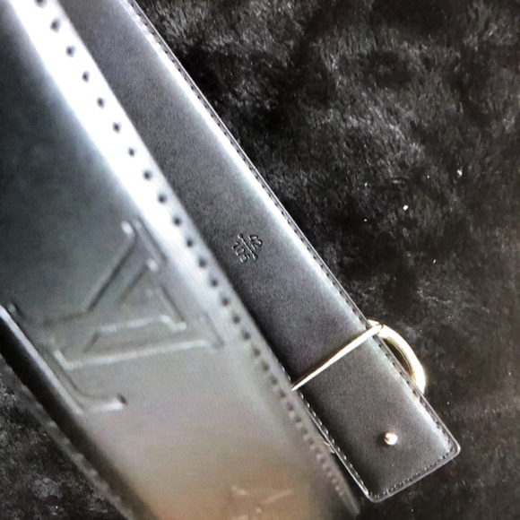 Louis Vuitton black belt - Picture 2 of 5